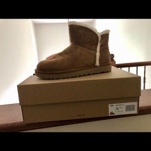 Ugg mini classic fluff high low